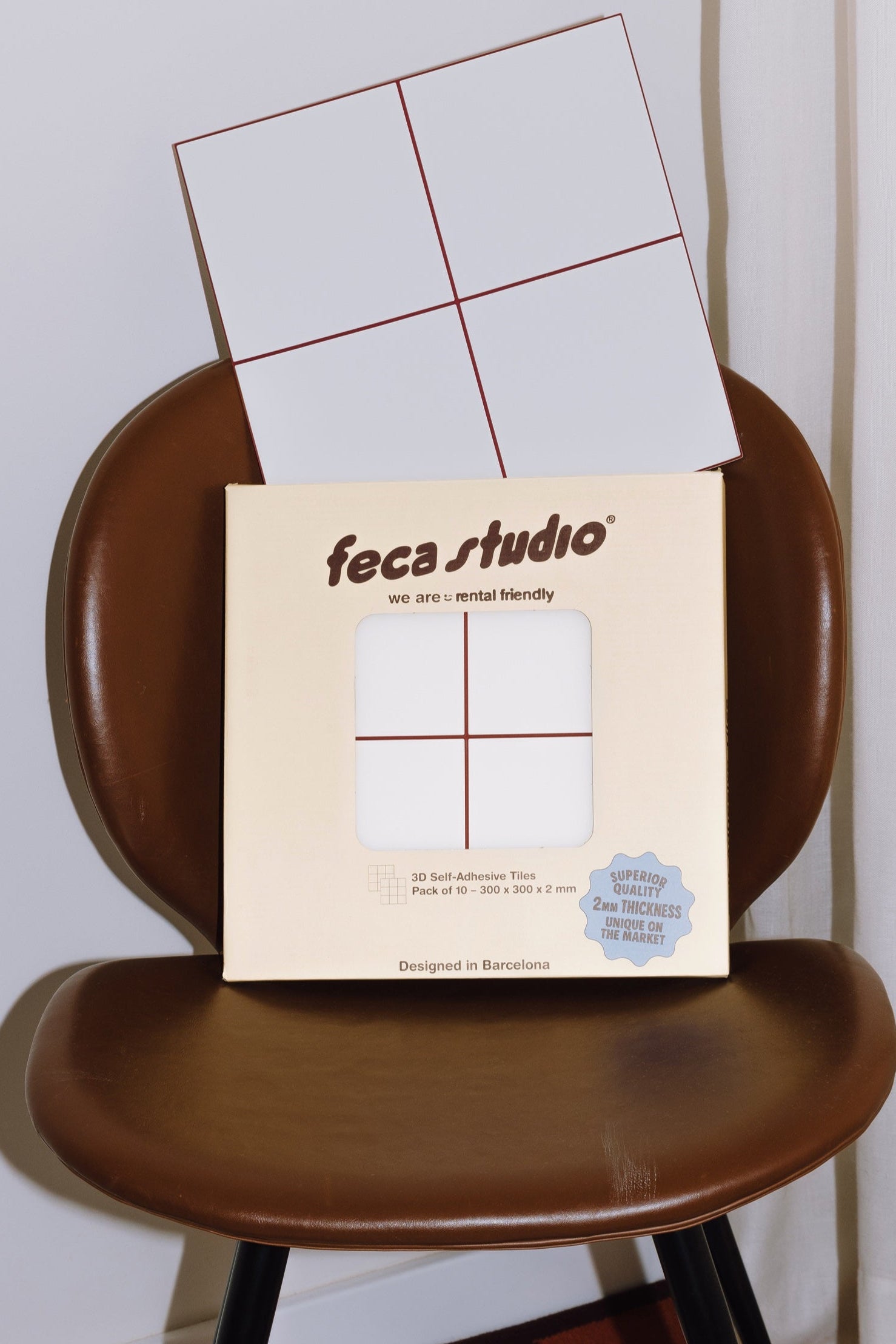 Azulejo adhesivo 3D MOCHI checkerboard, vista frontal del diseño retro
